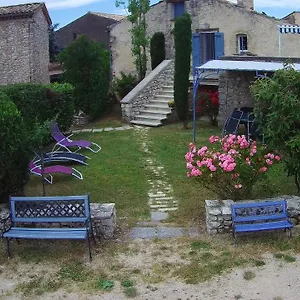 Hébergement de vacances De Caractère Au Pied Du Mont Ventoux Avec Piscine Couverte, Sault